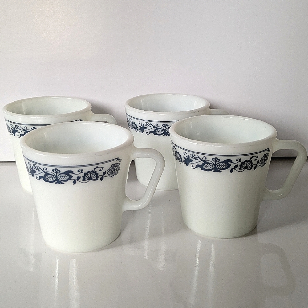 4 Pyrex Coffee Mugs Old Towne Blue Onion White Milk Glass Vintage